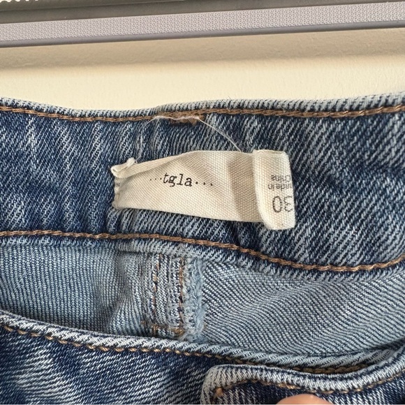 Tgla Blue Denim Light Wash Cuffed Jeans Button Fly Women’s Size 30 Distressed - Picture 4 of 9